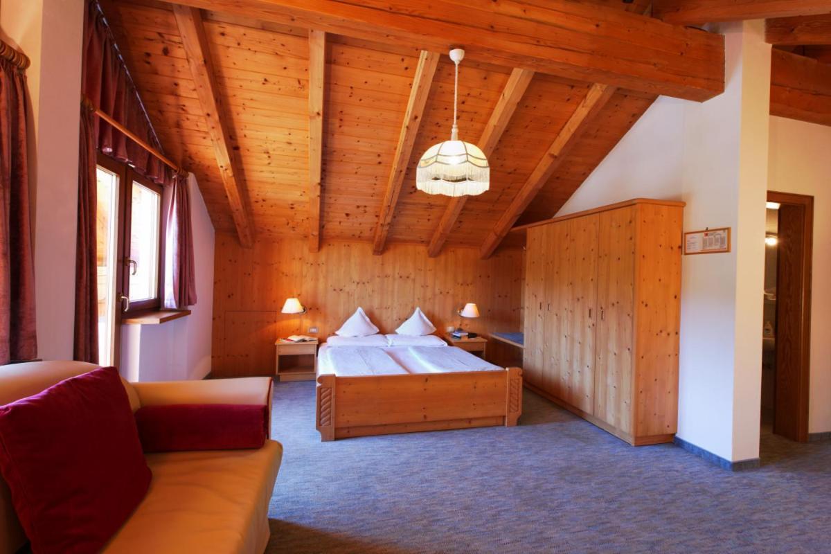 Ciasa Roby Hotel San Cassiano  Bagian luar foto